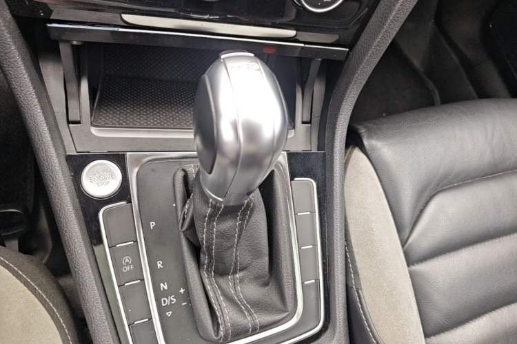 Used Volkswagen Golf 2019 280TSI DSG R-Line Model China V Standard Gear Lever