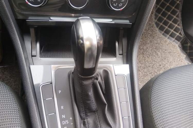 Used Volkswagen Golf 2019 1.6L Automatic Comfort Model China V Standard Gear Lever