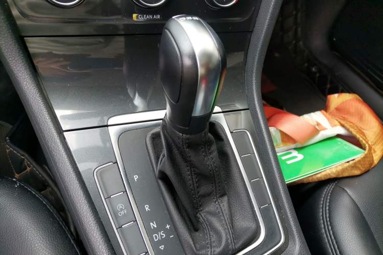 Used Volkswagen Golf 2019 200TSI DSG Comfort & Ambition Edition China VI Standard Gear Lever