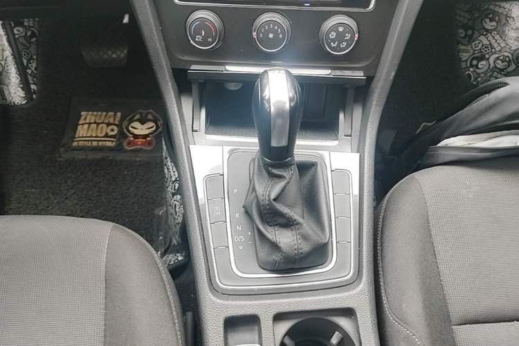 Used Volkswagen Golf 2019 200TSI DSG Comfort & Ambition Edition China VI Standard Gear Lever
