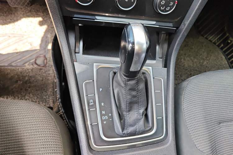Used Volkswagen Golf 2019 280TSI DSG Comfort Version China V Standard Gear Lever