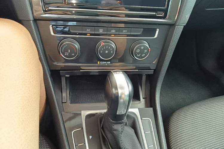Used Volkswagen Golf 2019 280TSI DSG Comfort Version China VI Standard Gear Lever