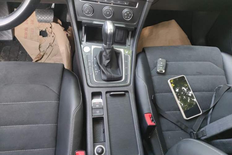 Used Volkswagen Golf 2019 280TSI DSG Luxury Version China VI Standard Gear Lever
