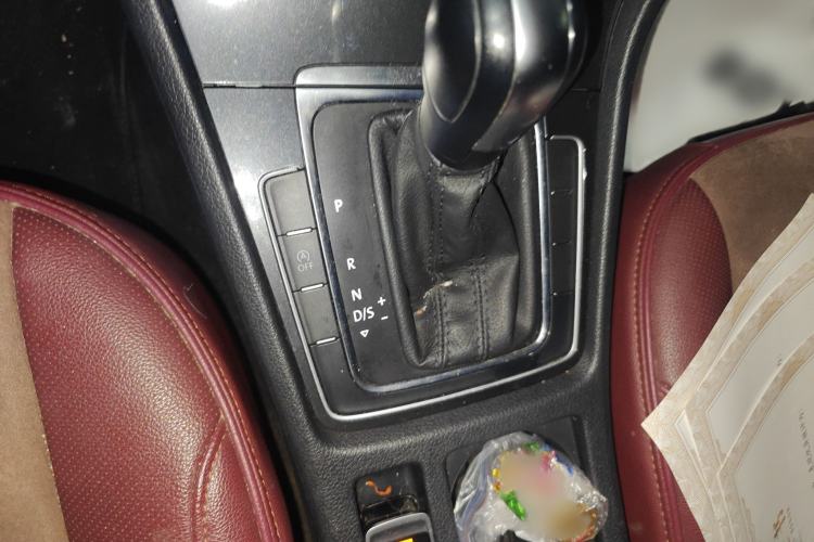 Used Volkswagen Golf 2019 200TSI DSG Comfort & Ambition Edition China VI Standard Gear Lever