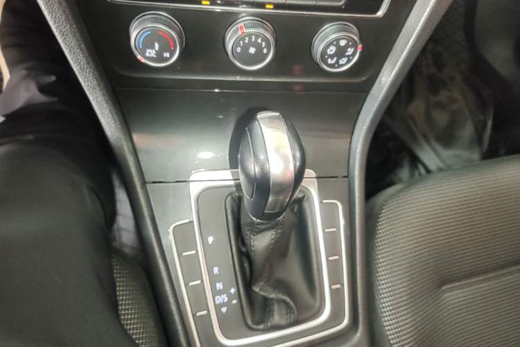 Used Volkswagen Golf 2019 1.6L Automatic Comfort Model China V Standard Gear Lever