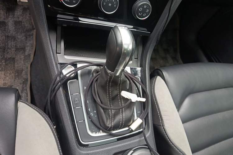 Used Volkswagen Golf 2019 280TSI DSG R-Line Model China V Standard Gear Lever