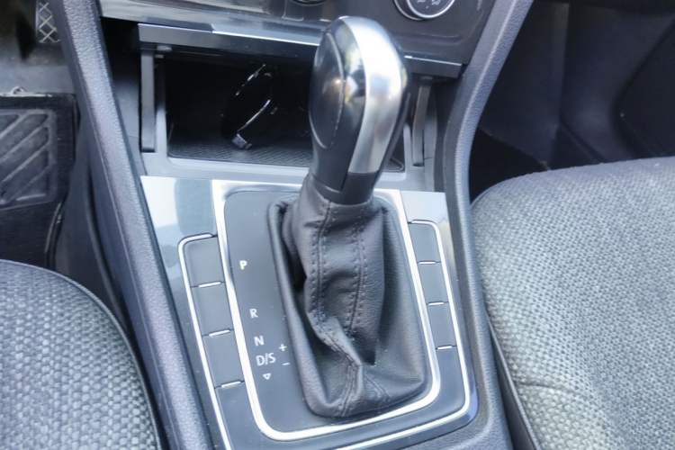 Used Volkswagen Golf 2019 1.6L Automatic Comfort Model China V Standard Gear Lever