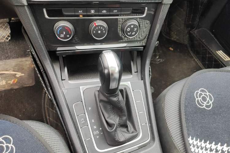 Used Volkswagen Golf 2019 280TSI DSG Comfort Version China VI Standard Gear Lever
