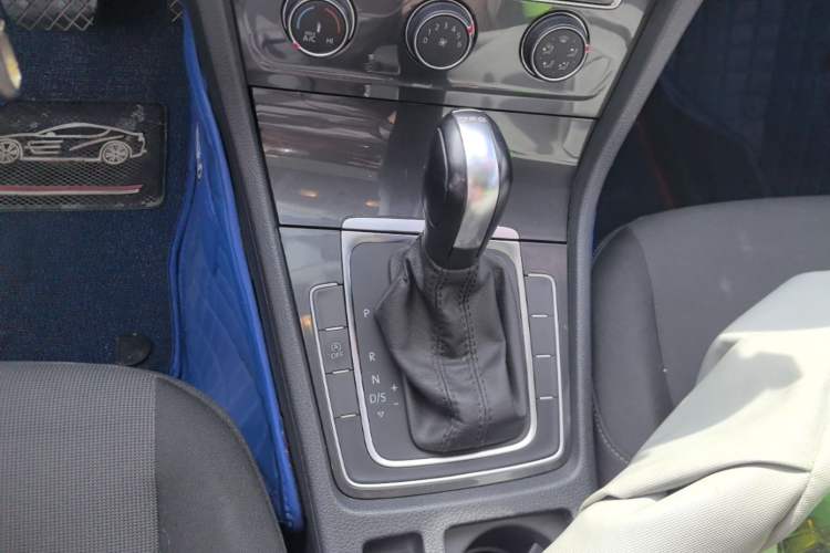 Used Volkswagen Golf 2019 200TSI DSG Comfort & Ambition Edition China VI Standard Gear Lever