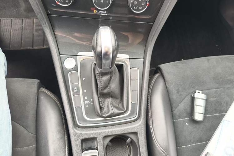 Used Volkswagen Golf 2019 280TSI DSG Luxury Version China VI Standard Gear Lever