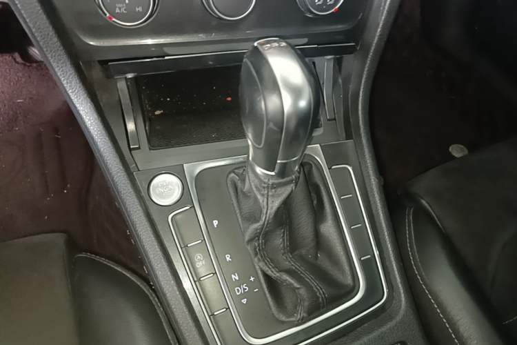 Used Volkswagen Golf 2019 280TSI DSG Luxury Version China VI Standard Gear Lever