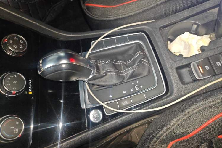 Used Volkswagen Golf 2019 280TSI DSG R-Line China VI Standard Gear Lever
