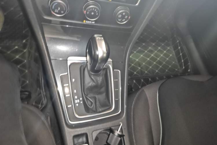 Used Volkswagen Golf 2019 200TSI DSG Comfort & Ambition Edition China VI Standard Gear Lever