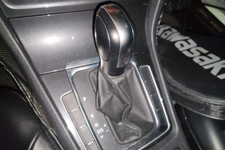 Used Volkswagen Golf 2019 1.6L Automatic Comfort Model China V Standard Gear Lever