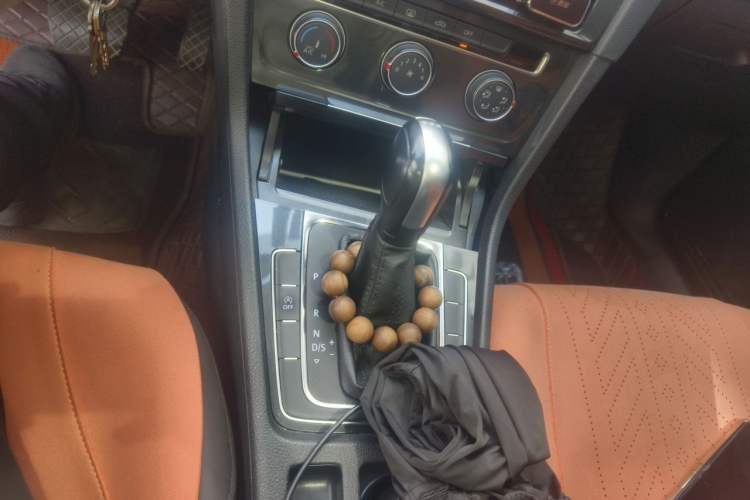 Used Volkswagen Golf 2019 200TSI DSG Comfort & Ambition Edition China VI Standard Gear Lever