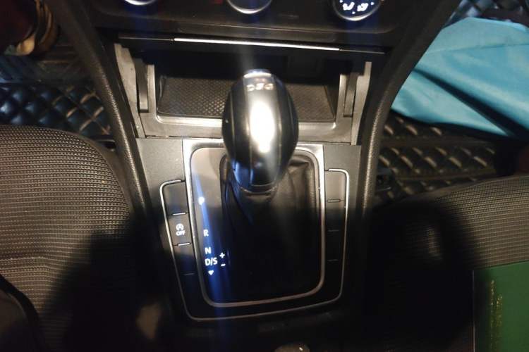 Used Volkswagen Golf 2019 280TSI DSG Comfort Version China VI Standard Gear Lever