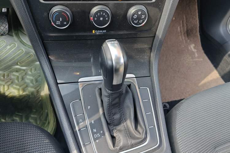 Used Volkswagen Golf 2019 280TSI DSG Comfort Version China VI Standard Gear Lever