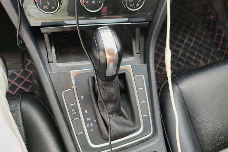 Used Volkswagen Golf 2019 200TSI DSG Comfort & Ambition Edition China VI Standard Gear Lever