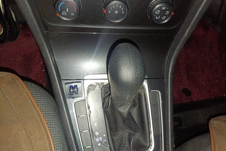 Used Volkswagen Golf 2019 1.6L Automatic Comfort Model China V Standard Gear Lever