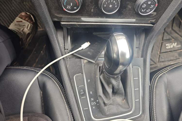 Used Volkswagen Golf 2019 200TSI DSG Comfort Version China VI Standard Gear Lever