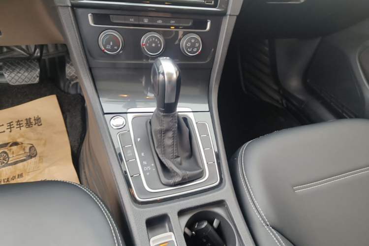 Used Volkswagen Golf 2019 280TSI DSG Comfort Version China VI Standard Gear Lever