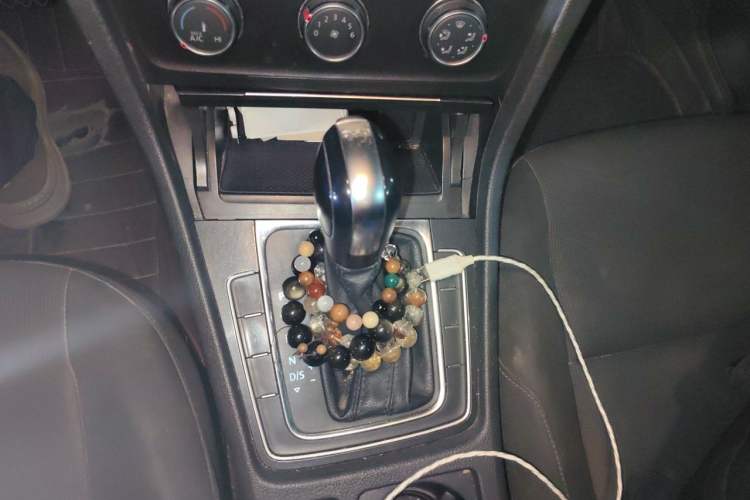 Used Volkswagen Golf 2019 200TSI DSG Comfort & Ambition Edition China VI Standard Gear Lever