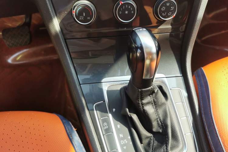Used Volkswagen Golf 2019 280TSI DSG Comfort Version China VI Standard Gear Lever