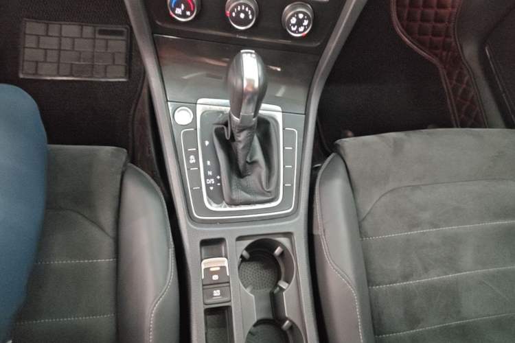 Used Volkswagen Golf 2019 280TSI DSG Luxury Version China VI Standard Gear Lever