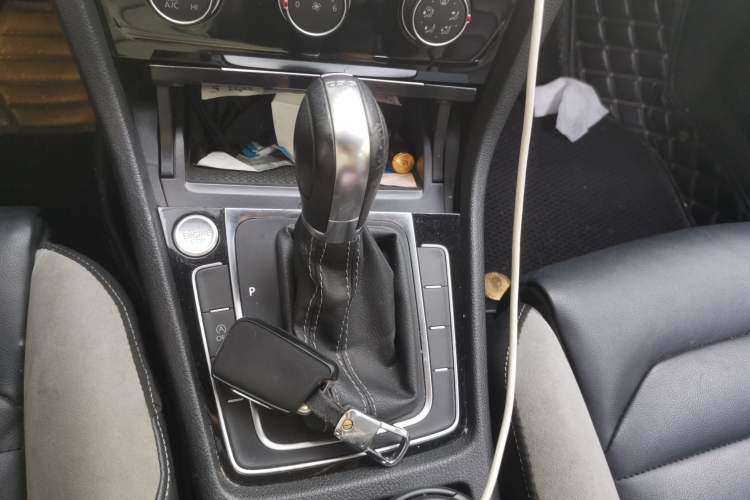 Used Volkswagen Golf 2019 280TSI DSG R-Line China VI Standard Gear Lever