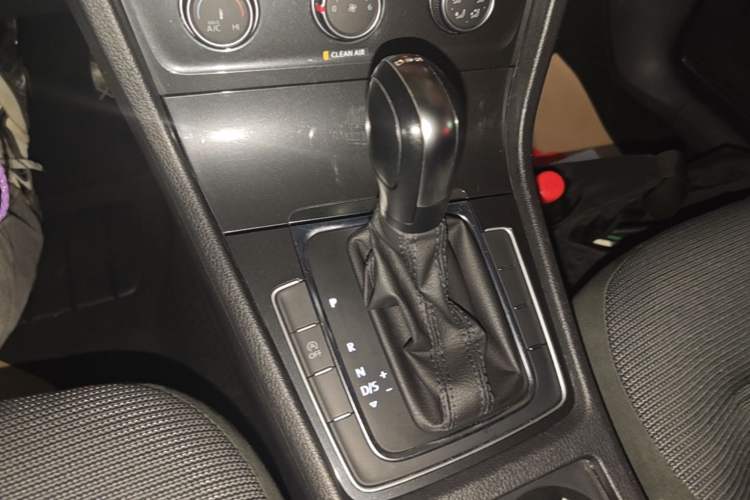 Used Volkswagen Golf 2019 280TSI DSG Comfort Version China VI Standard Gear Lever