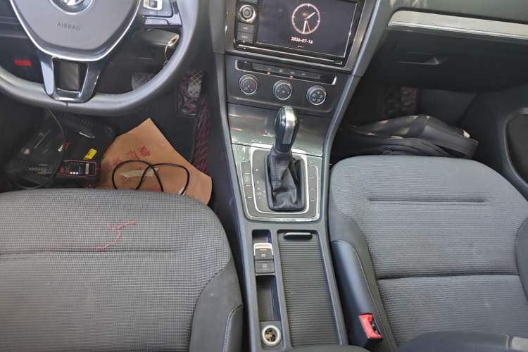 Used Volkswagen Golf 2019 280TSI DSG Comfort Version China VI Standard Gear Lever