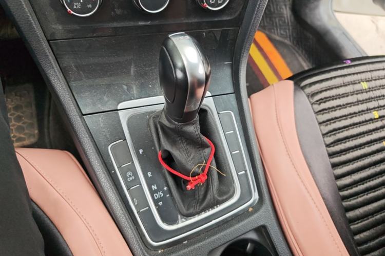 Used Volkswagen Golf 2019 200TSI DSG Comfort & Ambition Edition China VI Standard Gear Lever