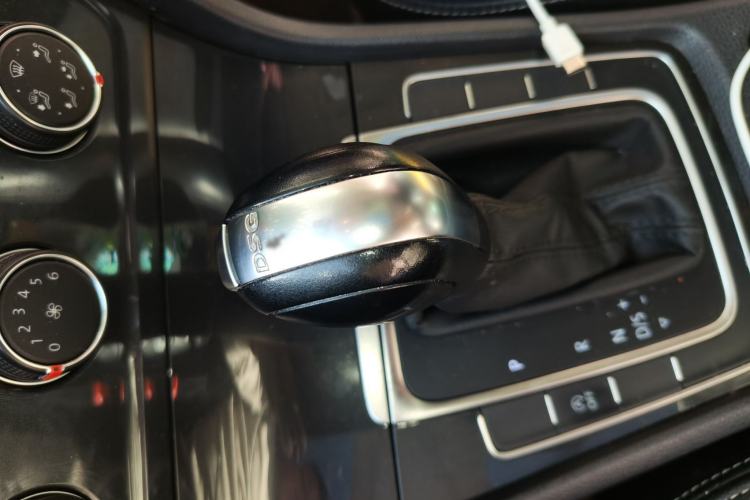 Used Volkswagen Golf 2019 200TSI DSG Comfort & Ambition Edition China VI Standard Gear Lever