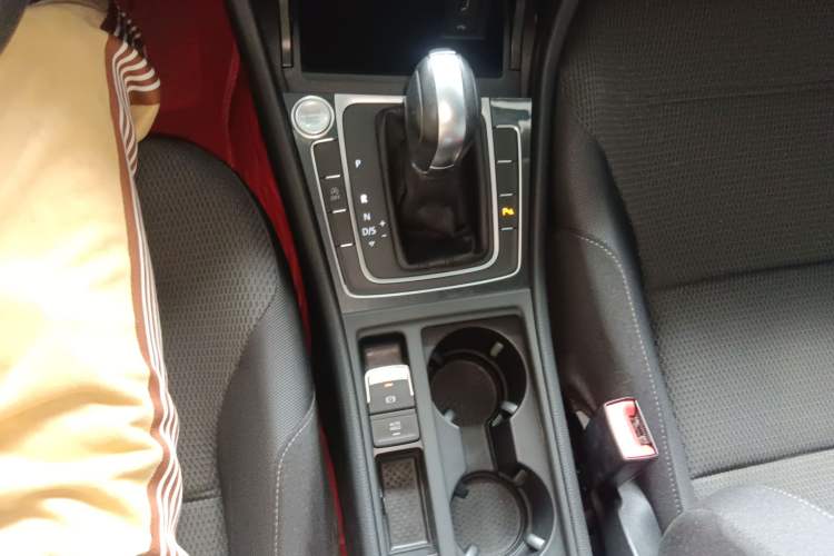 Used Volkswagen Golf 2019 1.8TSI Travel Edition Gear Lever