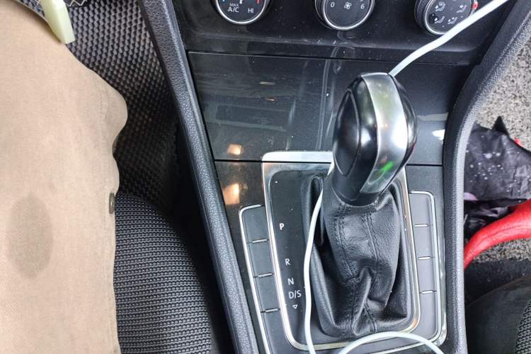 Used Volkswagen Golf 2019 1.6L Automatic Comfort Model China V Standard Gear Lever
