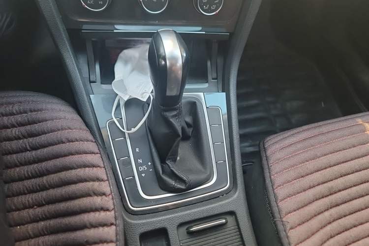 Used Volkswagen Golf 2019 1.6L Automatic Comfort Model China V Standard Gear Lever