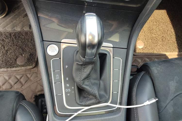 Used Volkswagen Golf 2019 280TSI DSG Luxury Version China VI Standard Gear Lever