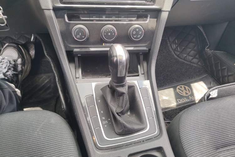 Used Volkswagen Golf 2019 1.6L Automatic Comfort Model China V Standard Gear Lever