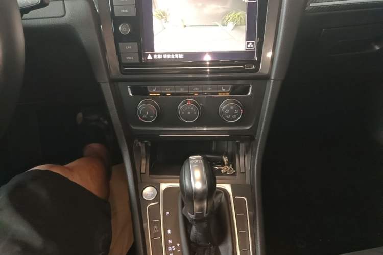 Used Volkswagen Golf 2019 280TSI DSG Luxury Version China VI Standard Gear Lever