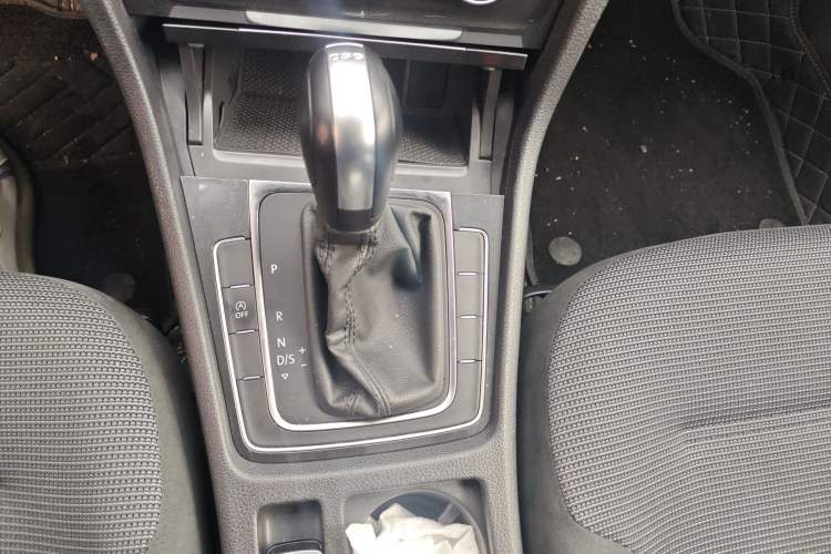 Used Volkswagen Golf 2019 280TSI DSG Comfort Version China VI Standard Gear Lever