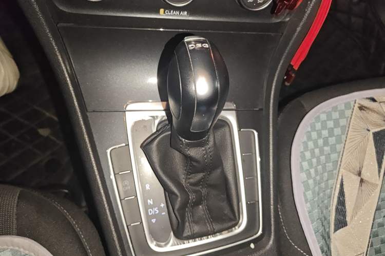 Used Volkswagen Golf 2019 200TSI DSG Comfort & Ambition Edition China VI Standard Gear Lever