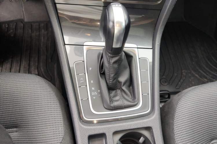 Used Volkswagen Golf 2019 280TSI DSG Comfort Version China VI Standard Gear Lever