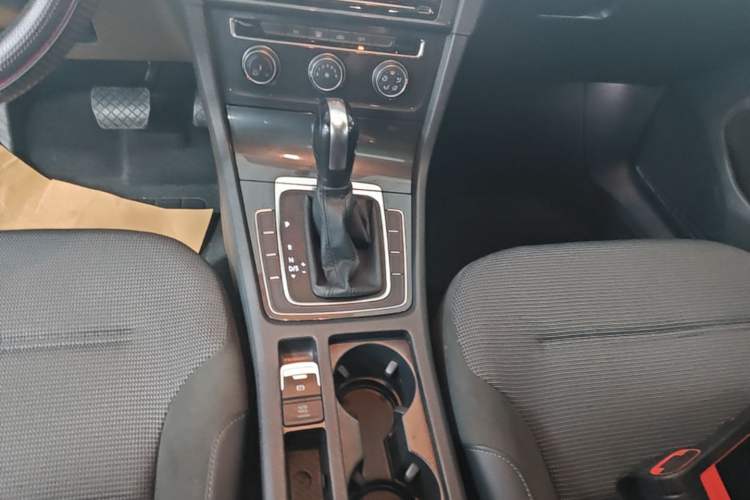 Used Volkswagen Golf 2019 1.6L Automatic Comfort Model China V Standard Gear Lever