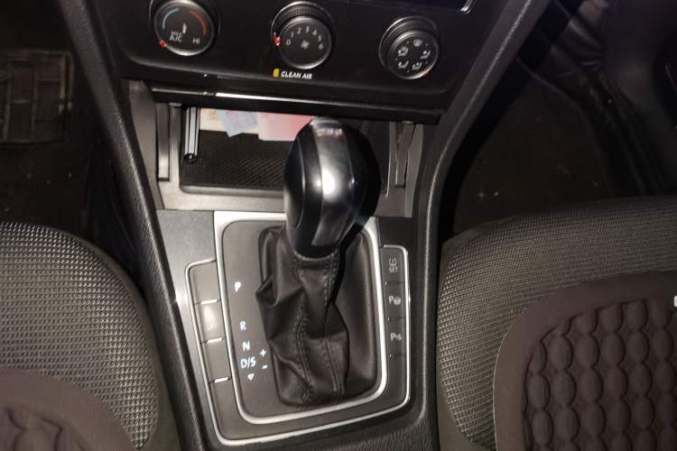 Used Volkswagen Golf 2019 280TSI DSG Comfort Version China VI Standard Gear Lever