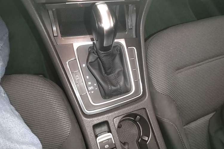Used Volkswagen Golf 2019 280TSI DSG Comfort Version China VI Standard Gear Lever