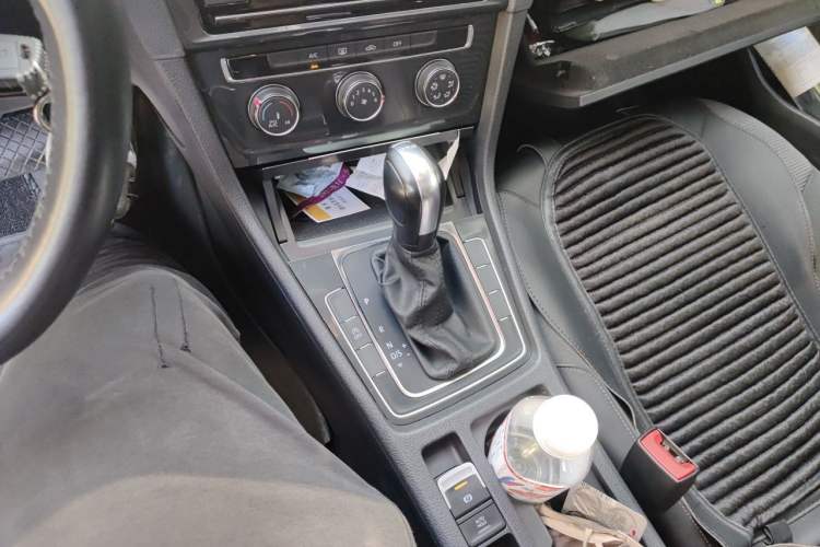Used Volkswagen Golf 2019 280TSI DSG Comfort Version China VI Standard Gear Lever