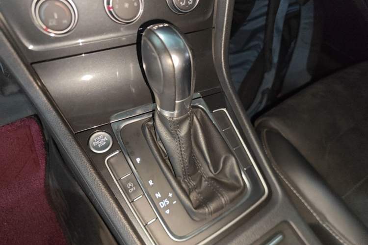 Used Volkswagen Golf 2019 280TSI DSG Luxury Version China V Standard Gear Lever