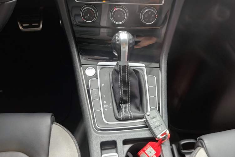 Used Volkswagen Golf 2019 280TSI DSG R-Line Model China V Standard Gear Lever