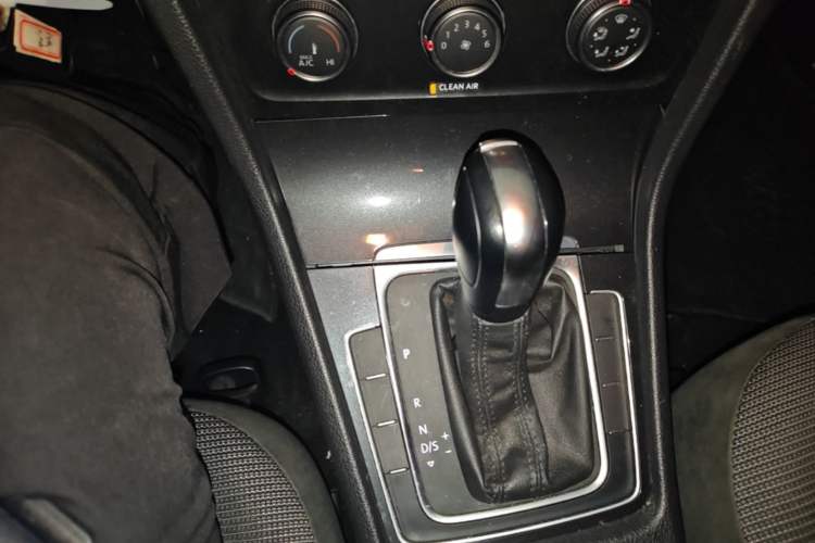 Used Volkswagen Golf 2019 1.6L Automatic Comfort Model China V Standard Gear Lever