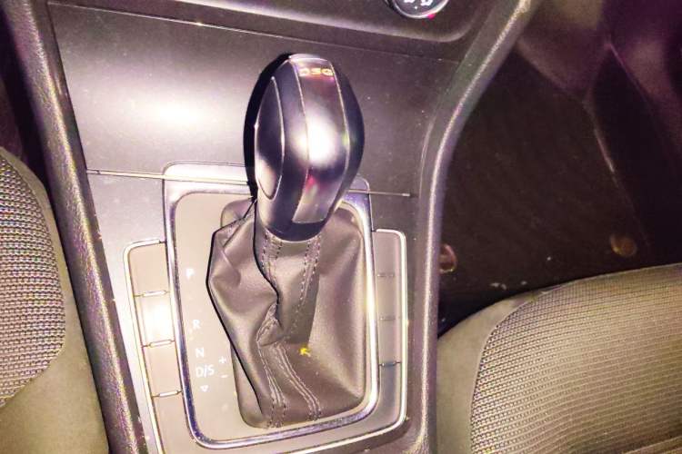 Used Volkswagen Golf 2019 280TSI DSG Comfort Version China VI Standard Gear Lever